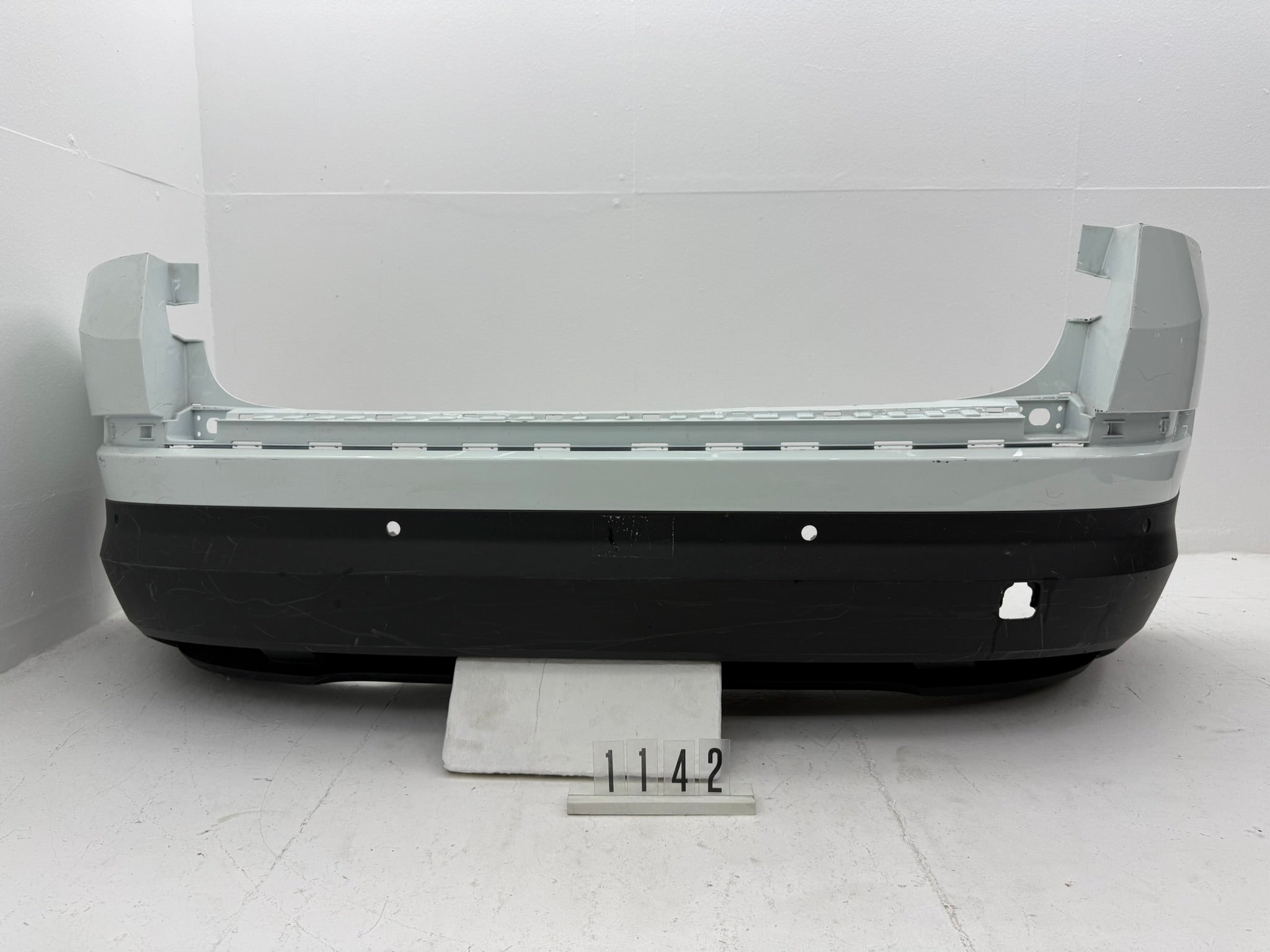 1142, 565807421, Skoda Kodiaq Stoßstange  565807421