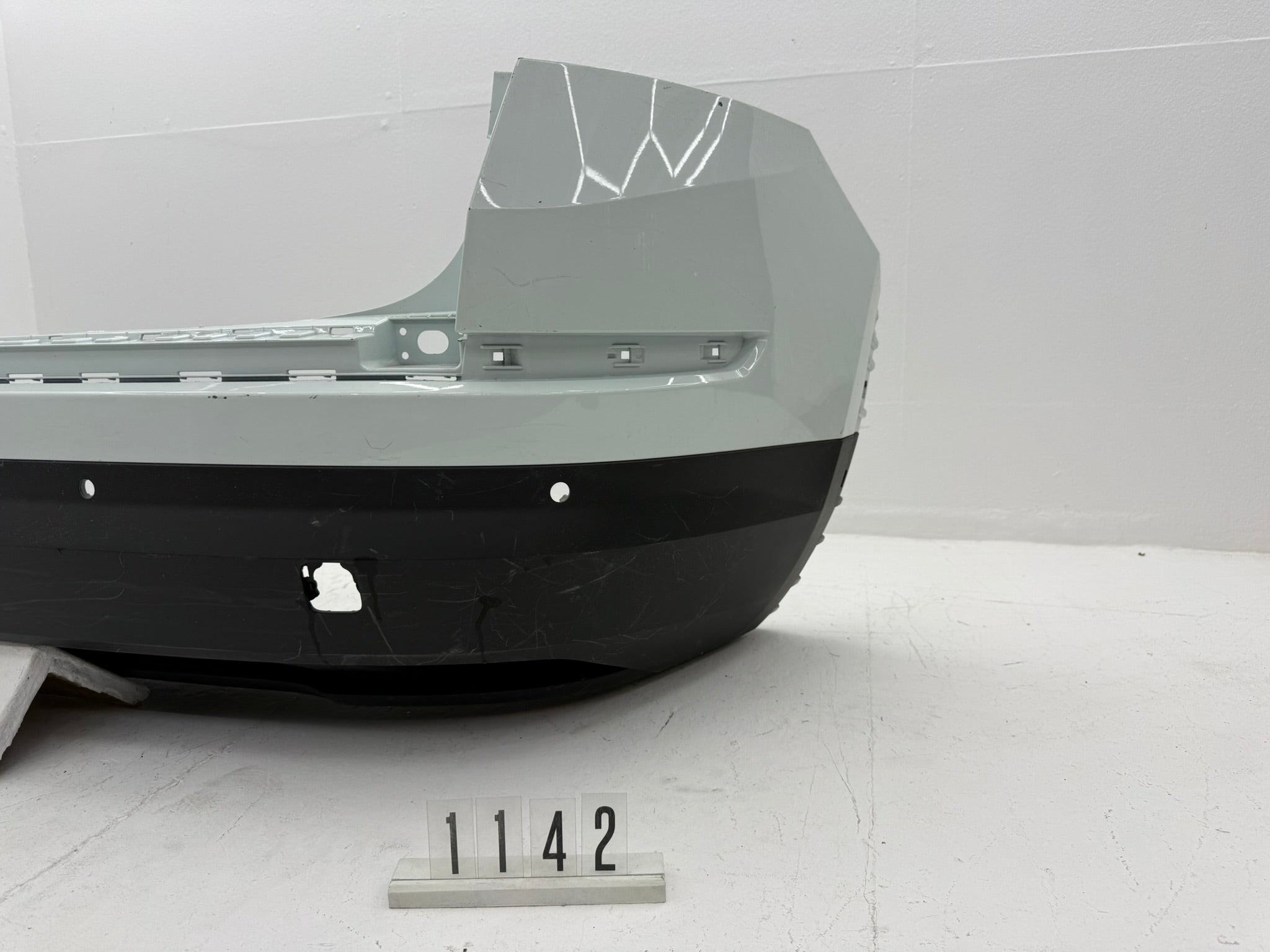 1142, 565807421, Skoda Kodiaq Stoßstange  565807421