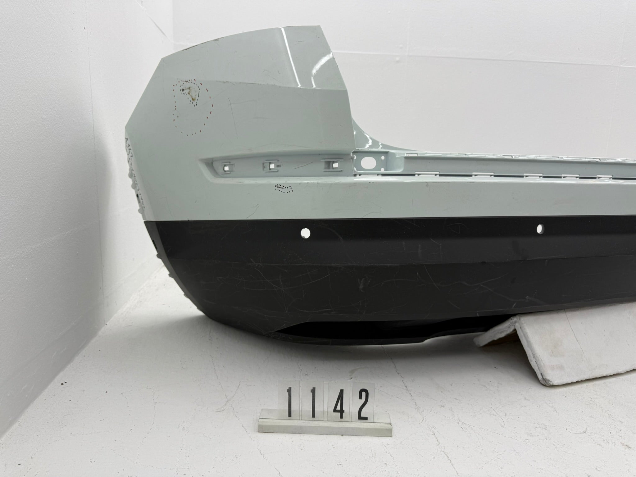 1142, 565807421, Skoda Kodiaq Stoßstange  565807421