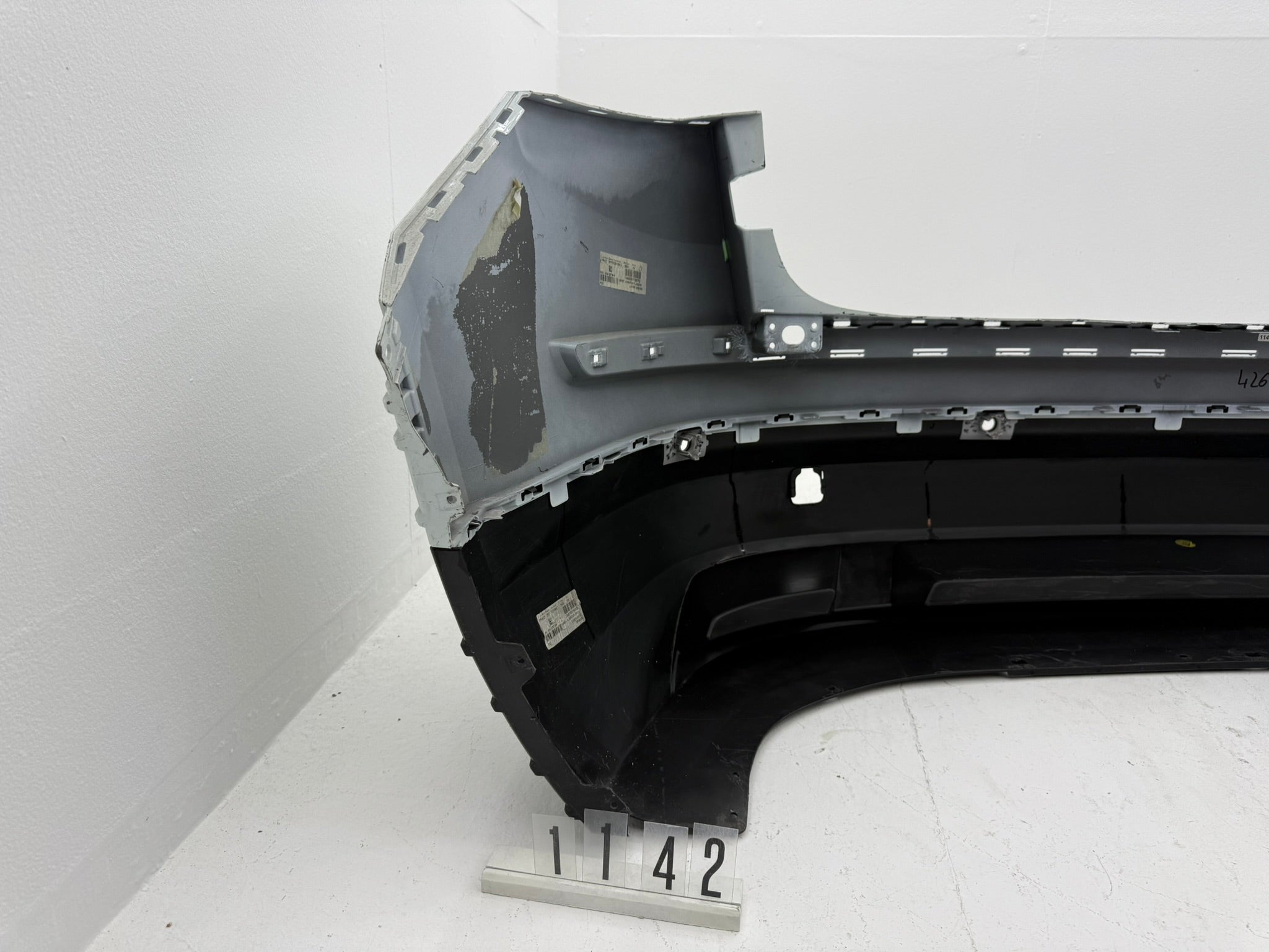 1142, 565807421, Skoda Kodiaq Stoßstange  565807421