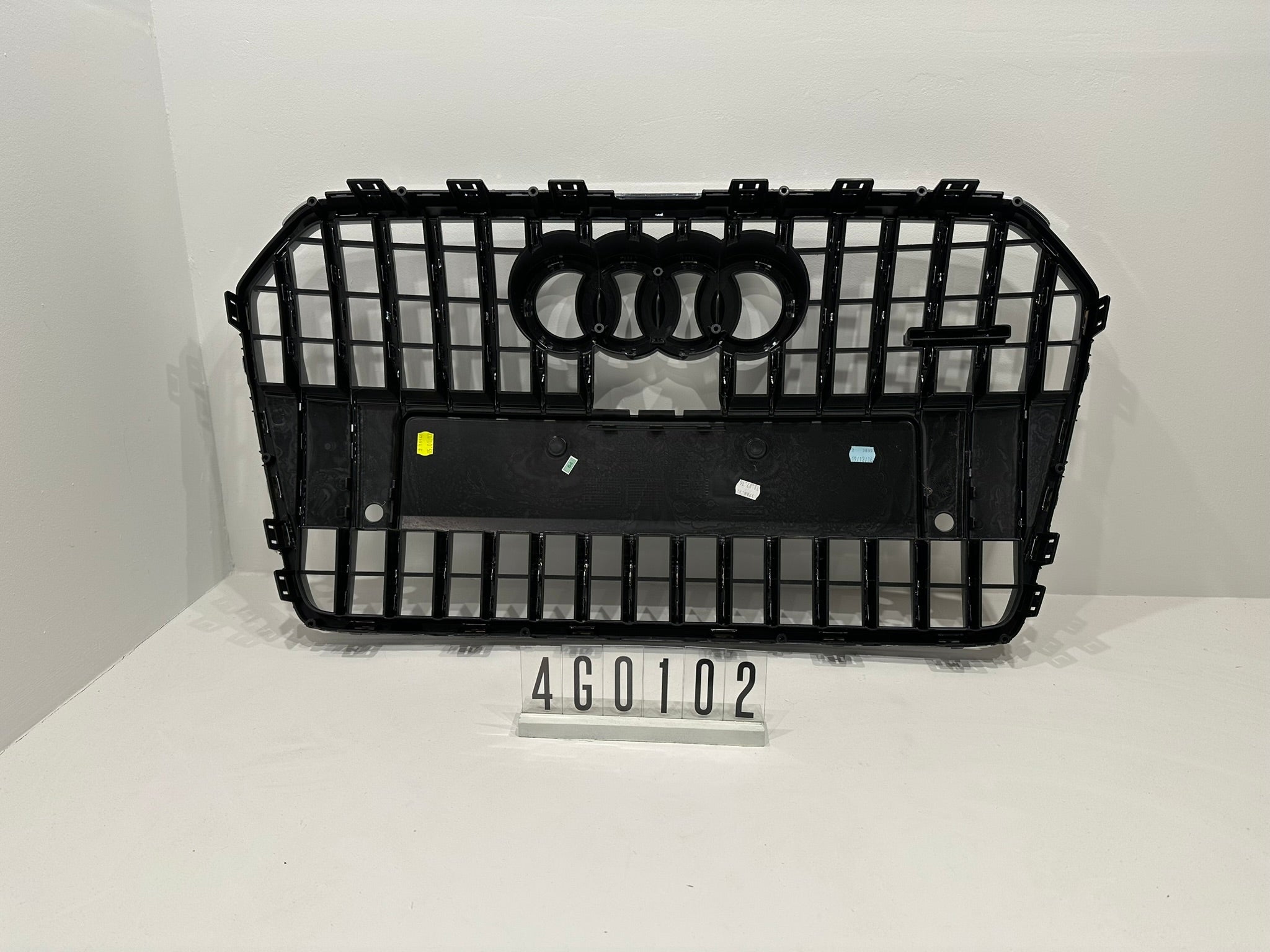 4G0 853 653 Q; 4G0 1 01-02 - Grau; 60/64 Audi A6 C7 Kühlergrill