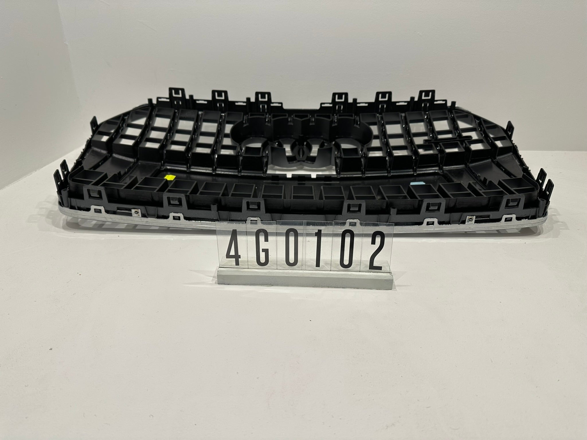 4G0 853 653 Q; 4G0 1 01-02 - Grau; 60/64 Audi A6 C7 Kühlergrill