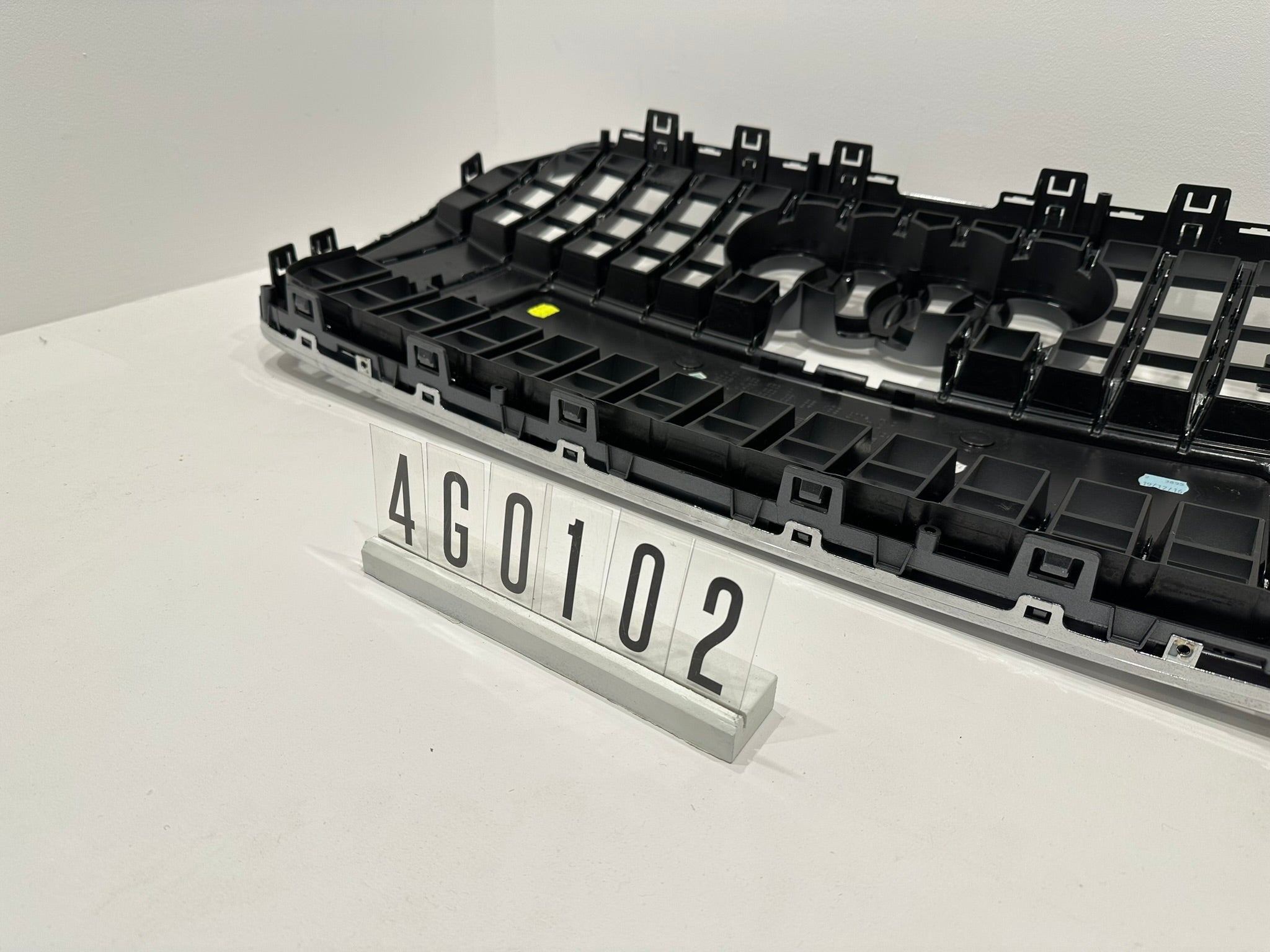 4G0 853 653 Q; 4G0 1 01-02 - Grau; 60/64 Audi A6 C7 Kühlergrill