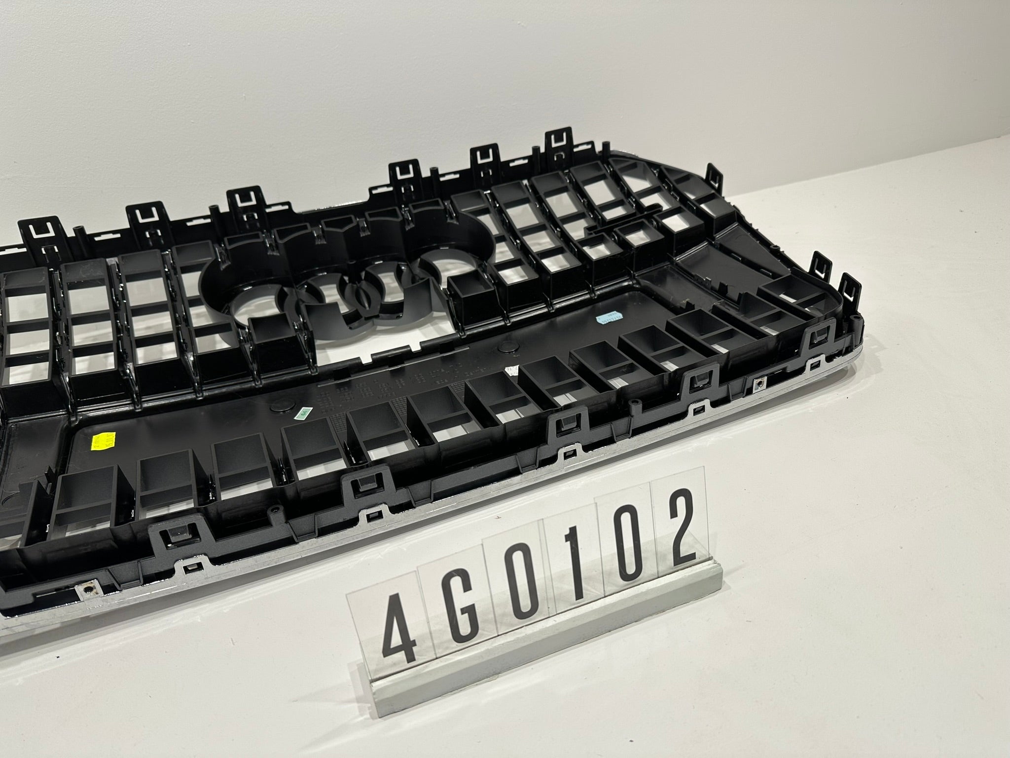 4G0 853 653 Q; 4G0 1 01-02 - Grau; 60/64 Audi A6 C7 Kühlergrill