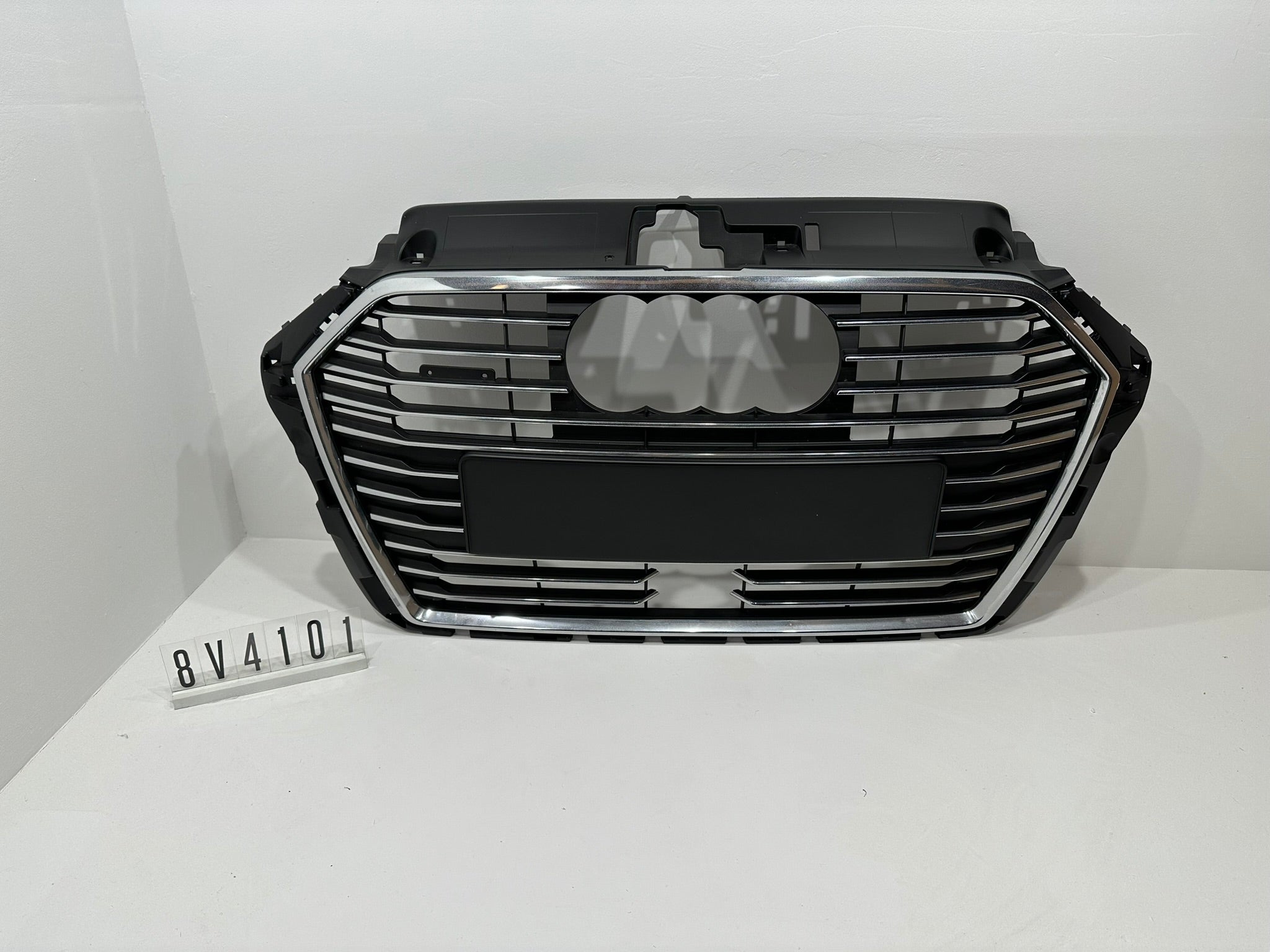 8V4 853 651 AC / 8V4 853 651 A A; 8V4 1 01; 68Audi A3 8V Facelift Kühlergrill Original 8V4 853 651 AC / 8V4 853 651 A A