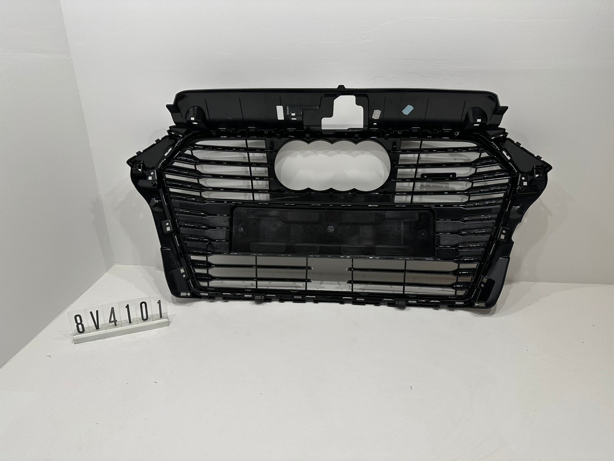 8V4 853 651 AC / 8V4 853 651 A A; 8V4 1 01; 68Audi A3 8V Facelift Kühlergrill Original 8V4 853 651 AC / 8V4 853 651 A A