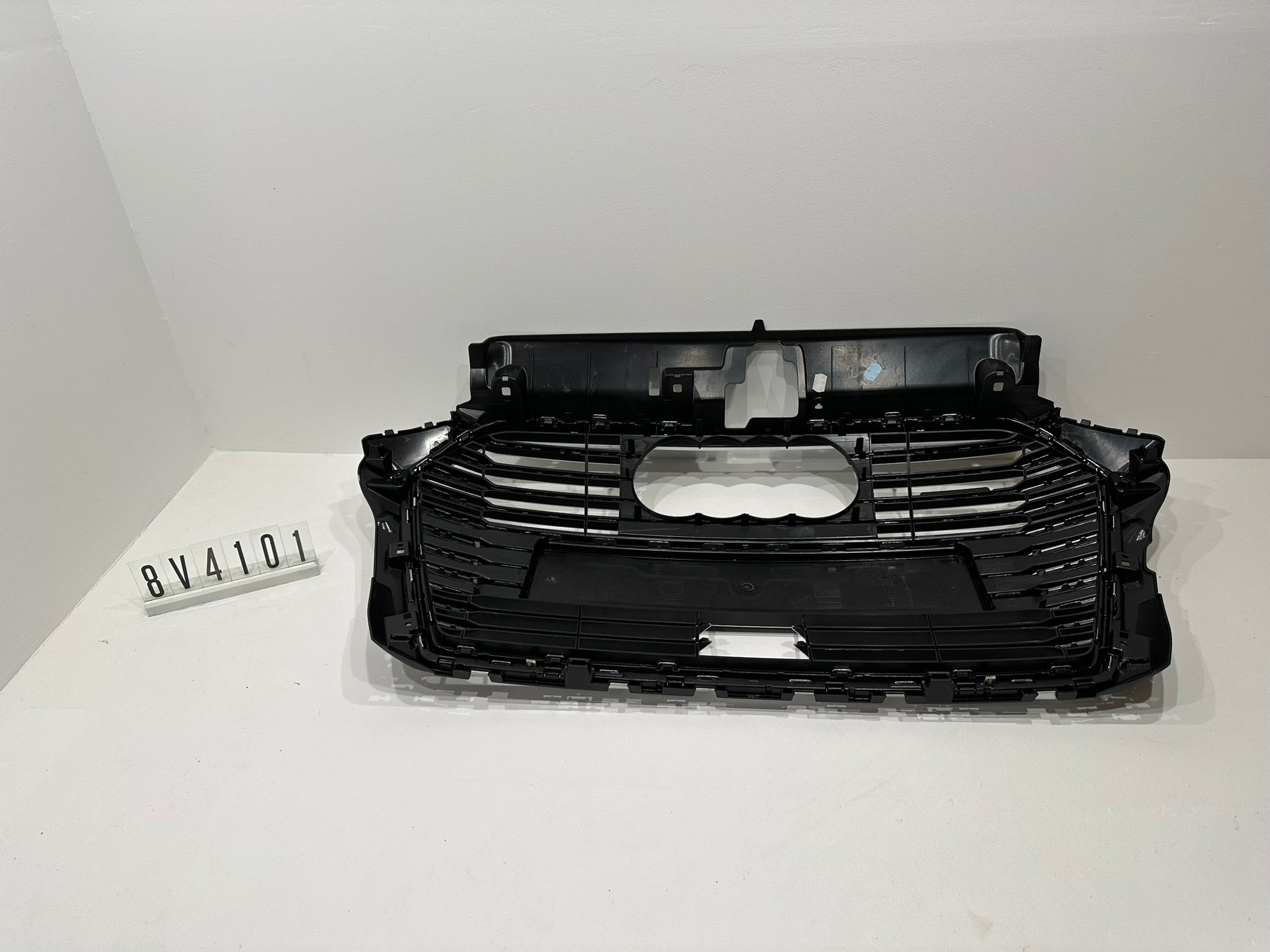 8V4 853 651 AC / 8V4 853 651 A A; 8V4 1 01; 68Audi A3 8V Facelift Kühlergrill Original 8V4 853 651 AC / 8V4 853 651 A A