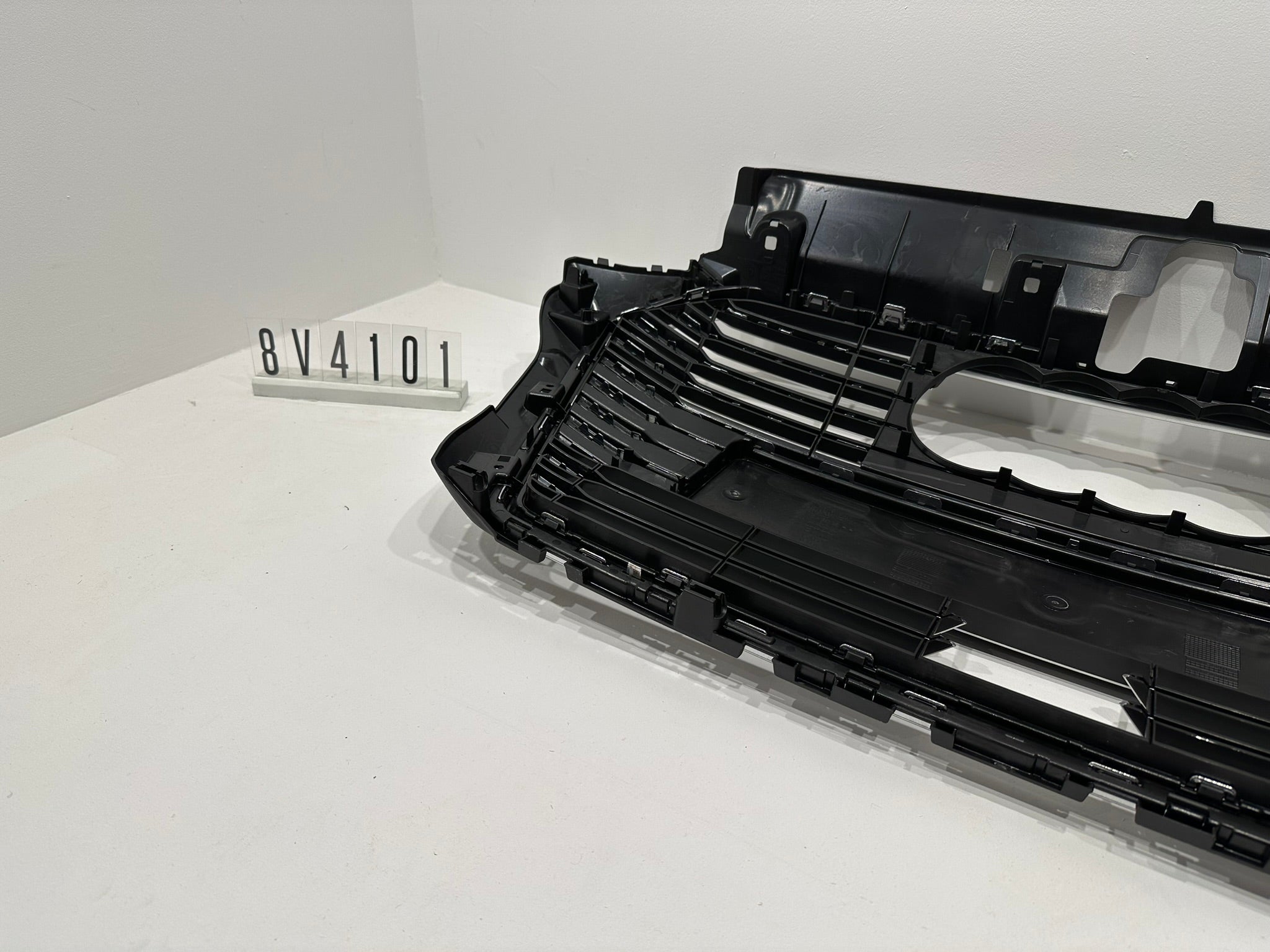 8V4 853 651 AC / 8V4 853 651 A A; 8V4 1 01; 68Audi A3 8V Facelift Kühlergrill Original 8V4 853 651 AC / 8V4 853 651 A A