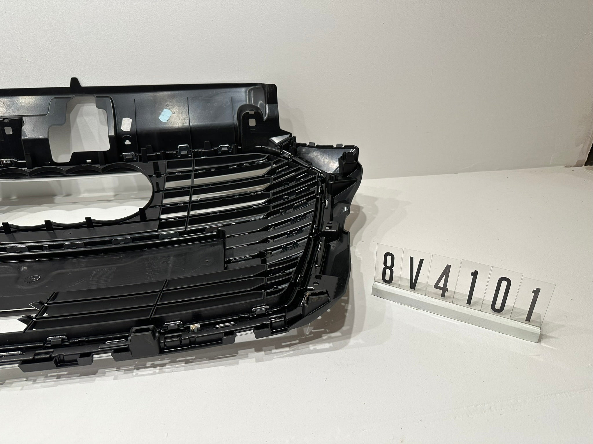 8V4 853 651 AC / 8V4 853 651 A A; 8V4 1 01; 68Audi A3 8V Facelift Kühlergrill Original 8V4 853 651 AC / 8V4 853 651 A A