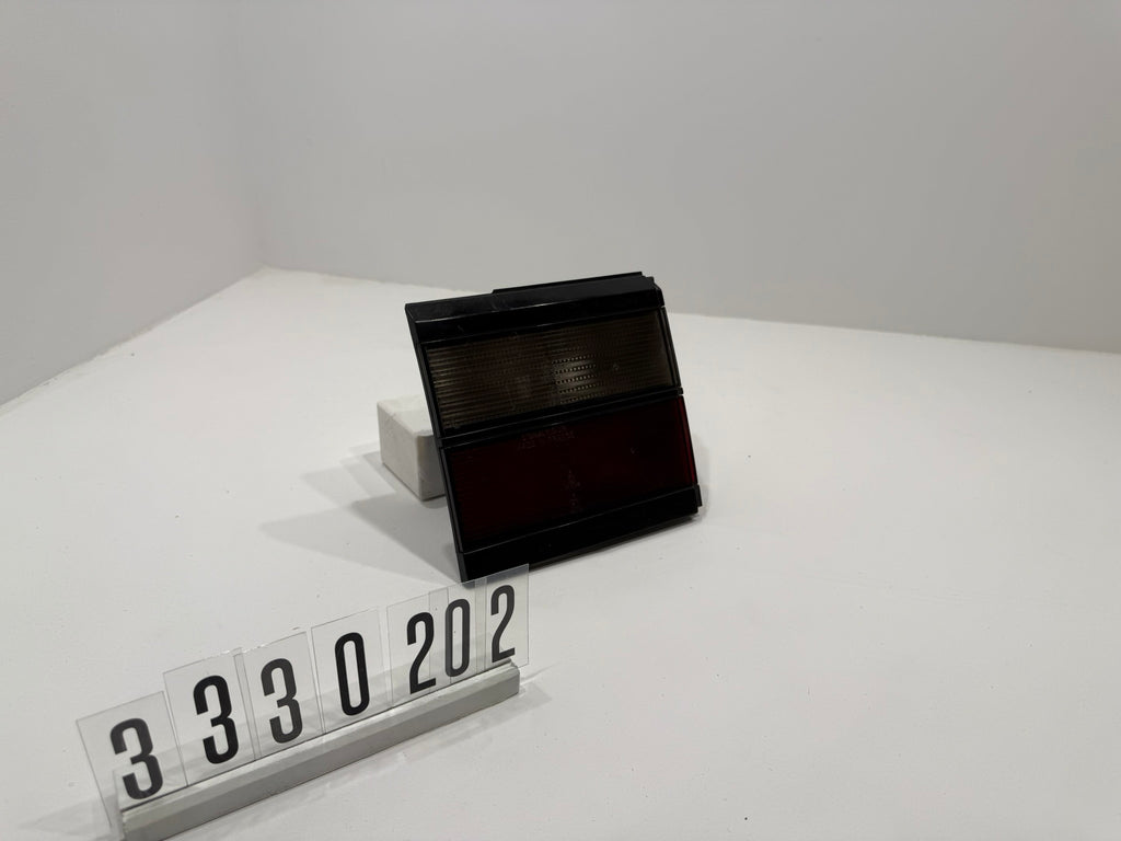 333945107; 333 2 02; 74 VW Passat 35i Variant Rückleuchte Links innen
