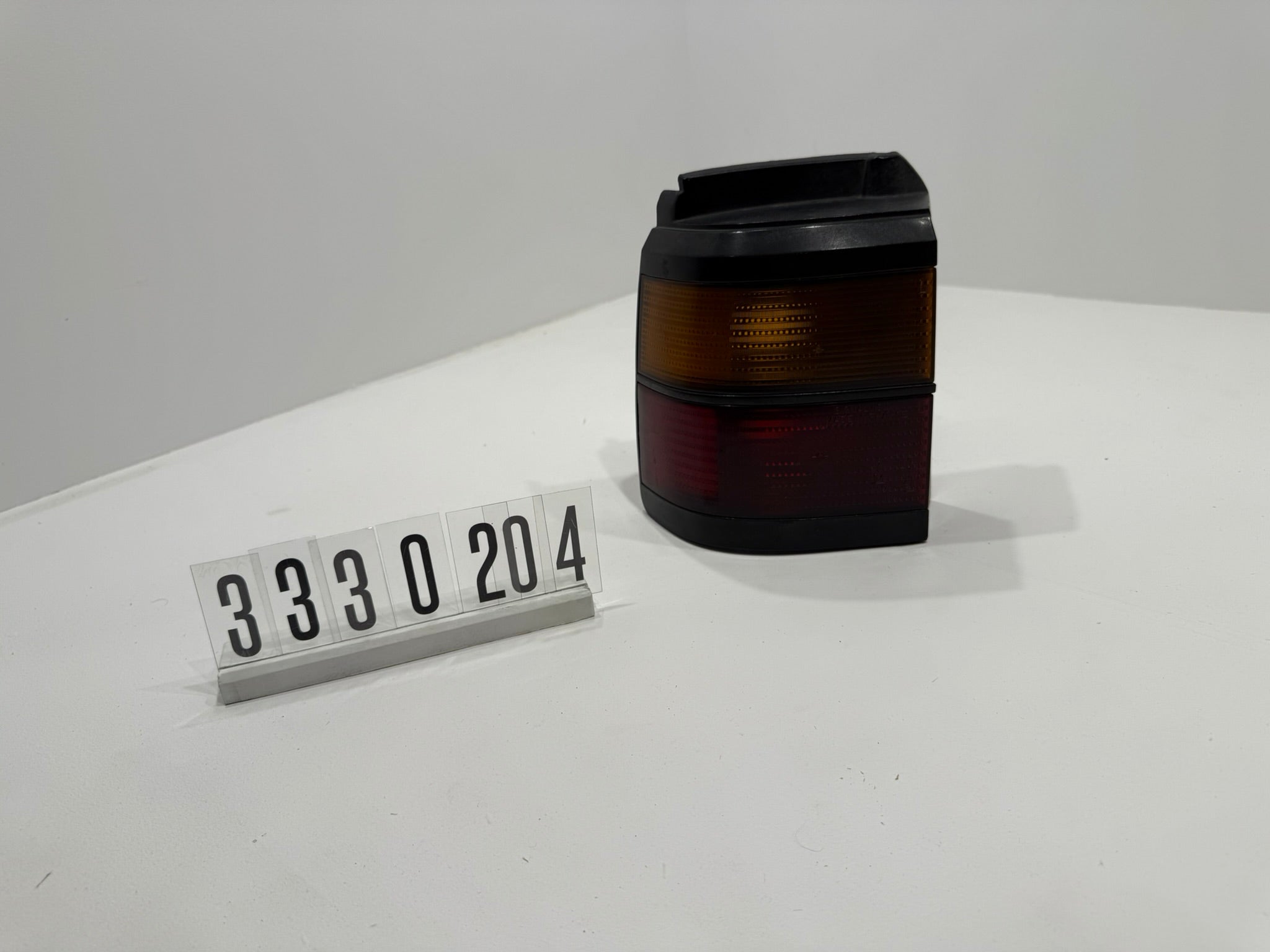 333945111; 333 2 04; 76 VW Passat 35i Variant Rückleuchte Links Außen