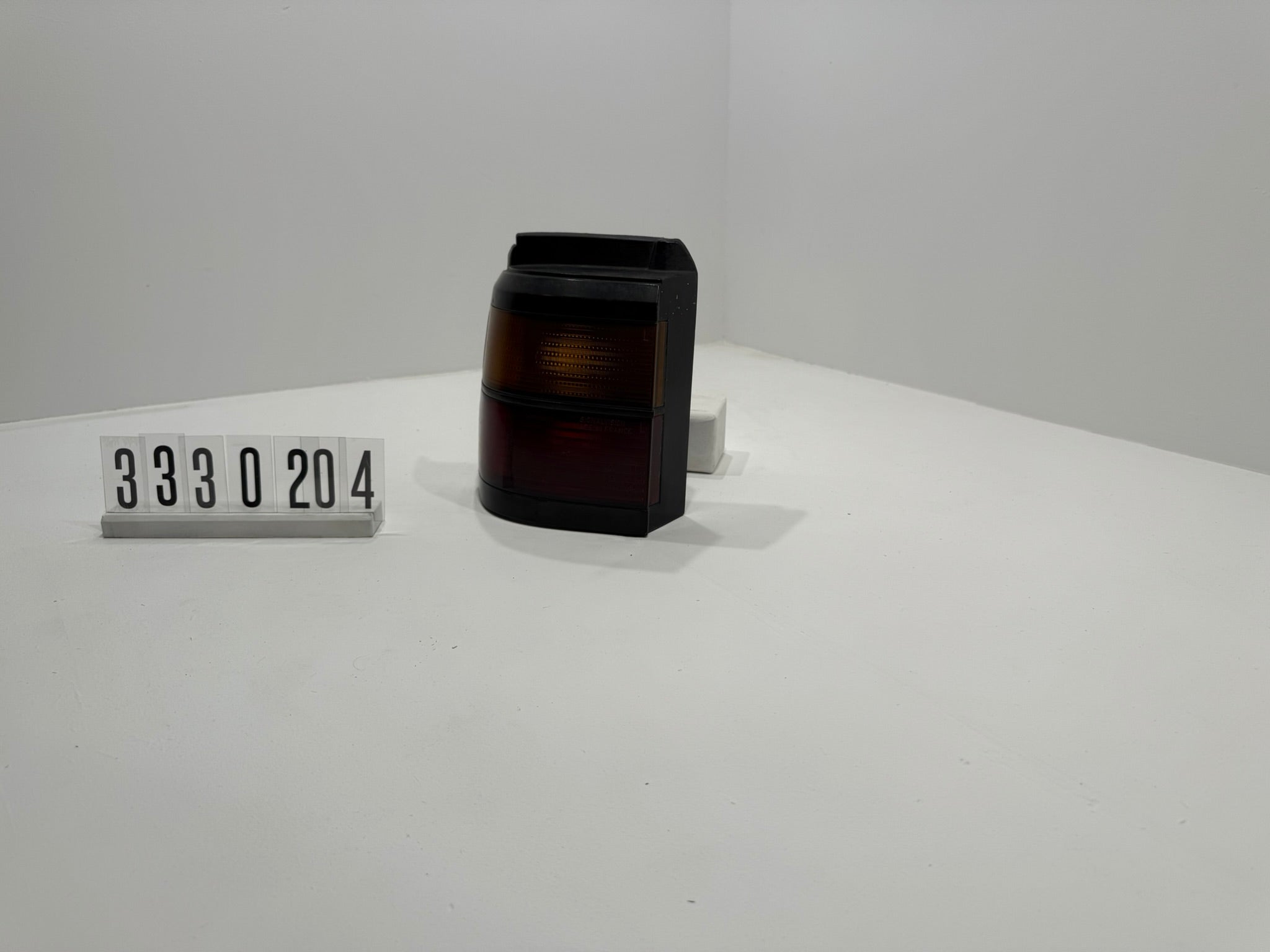 333945111; 333 2 04; 76 VW Passat 35i Variant Rückleuchte Links Außen