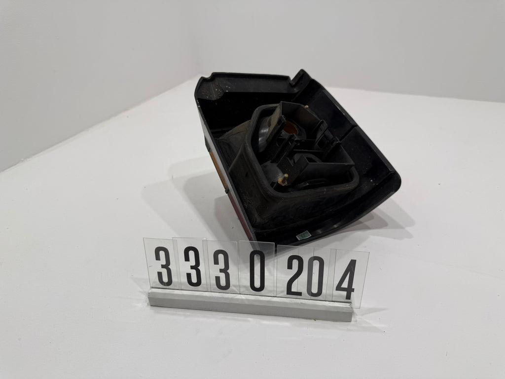 333945111; 333 2 04; 76 VW Passat 35i Variant Rückleuchte Links Außen