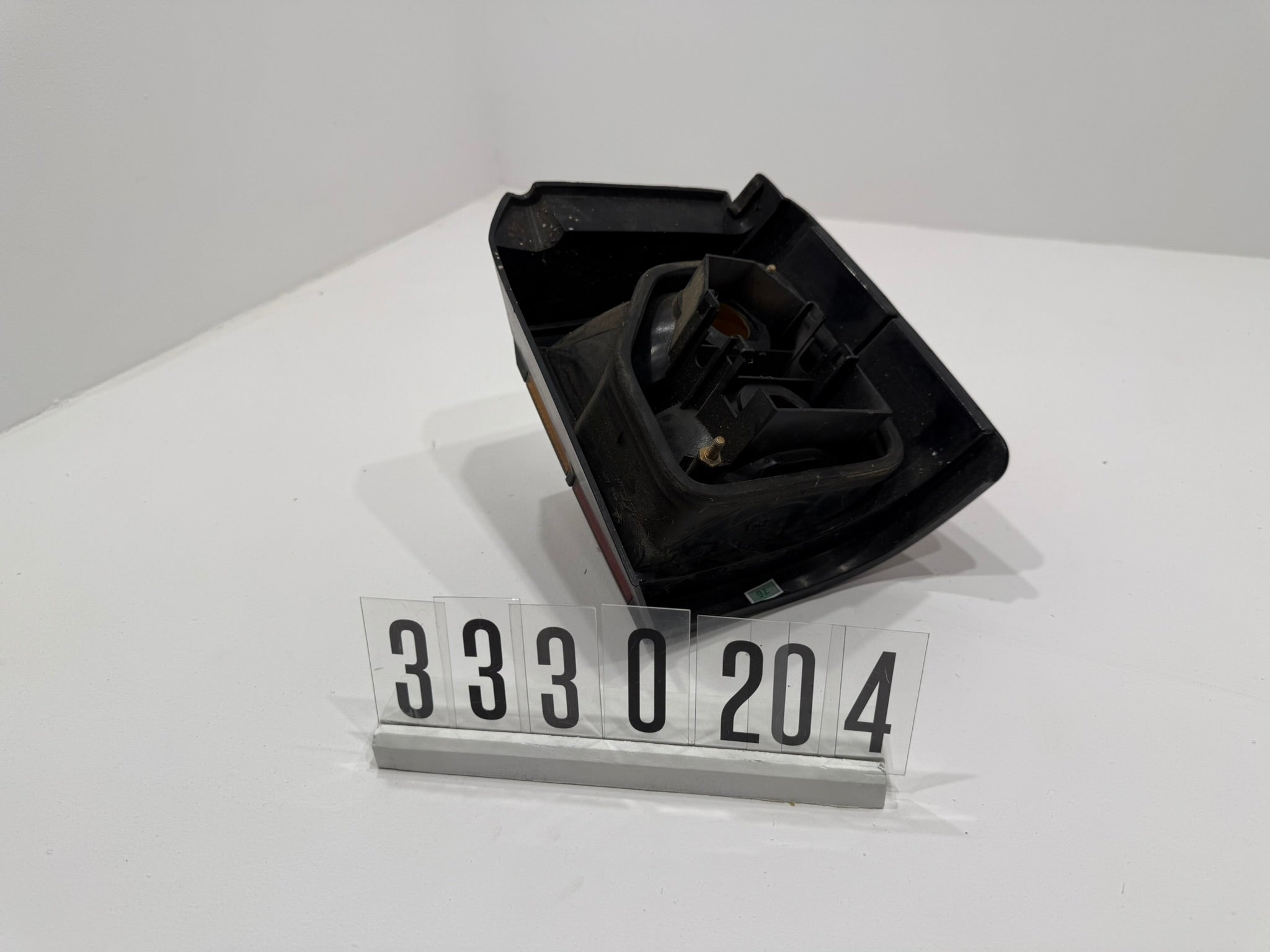 333945111; 333 2 04; 76 VW Passat 35i Variant Rückleuchte Links Außen