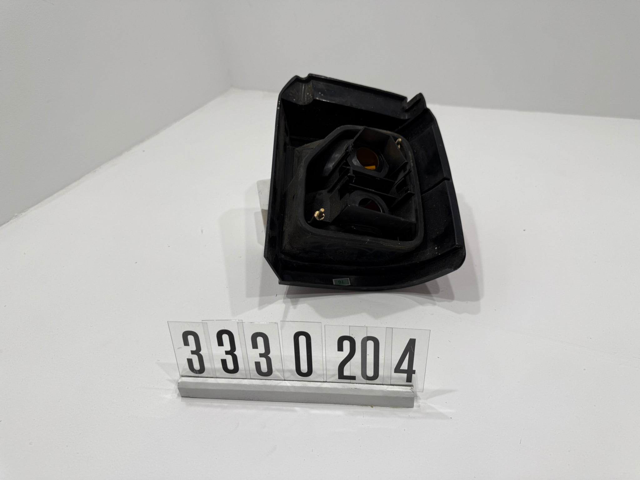 333945111; 333 2 04; 76 VW Passat 35i Variant Rückleuchte Links Außen