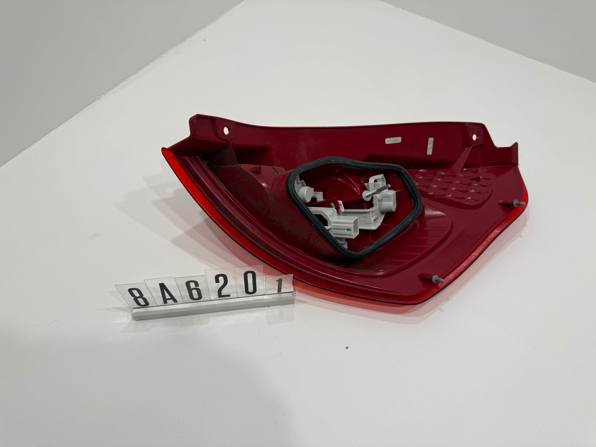 8A61-13405A; 8A6 2 01; 77 Ford Fiesta VI 6 Rückleuchte links