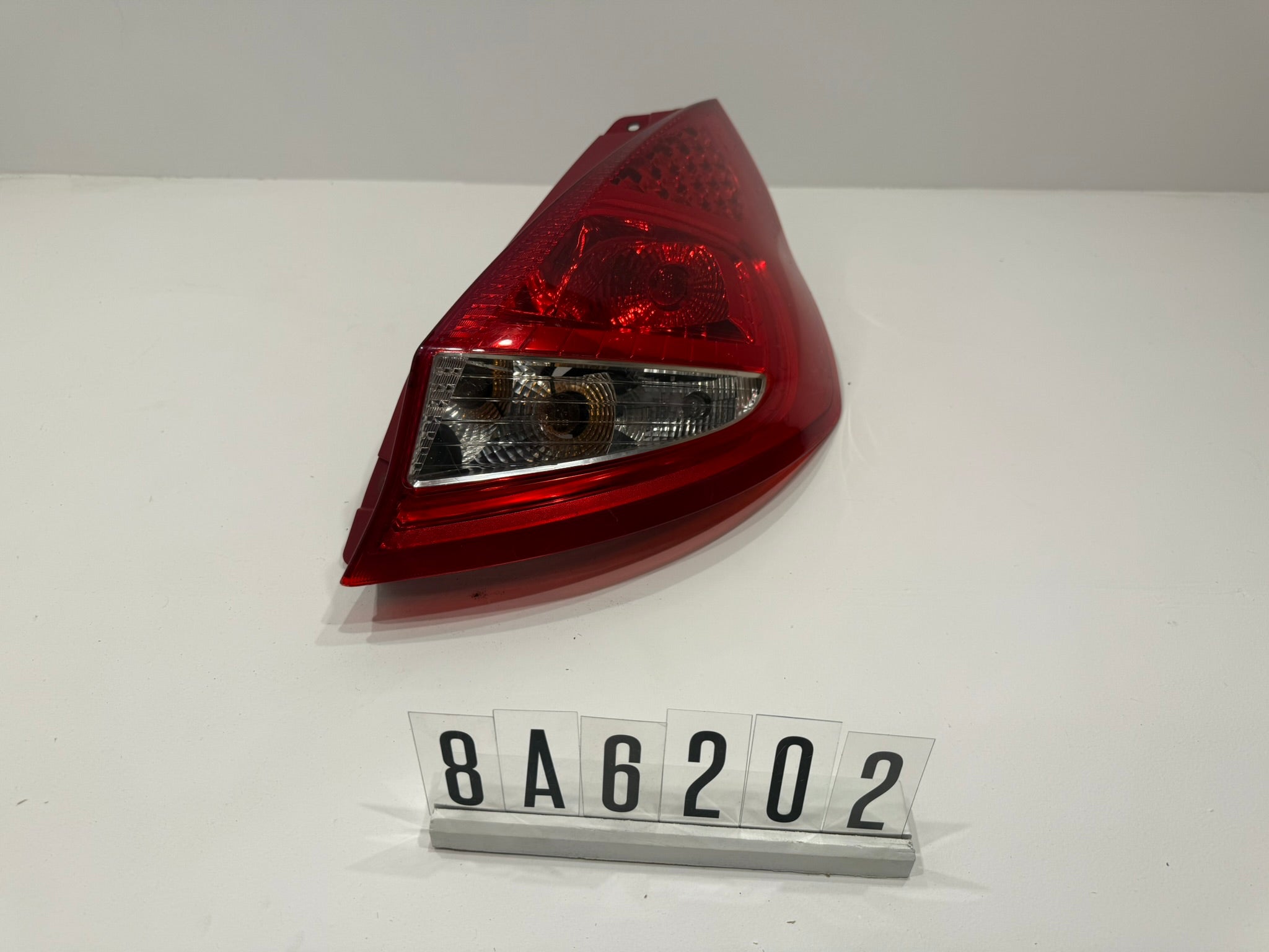 8A61-13404A; 8A6 2 02; 77 Ford Fiesta VI 6 Rückleuchte Rechts