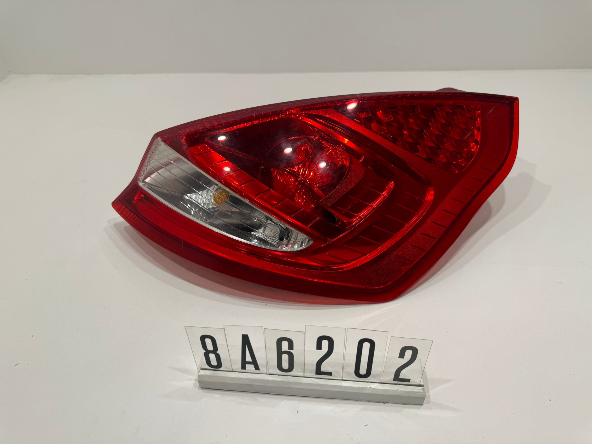 8A61-13404A; 8A6 2 02; 77 Ford Fiesta VI 6 Rückleuchte Rechts