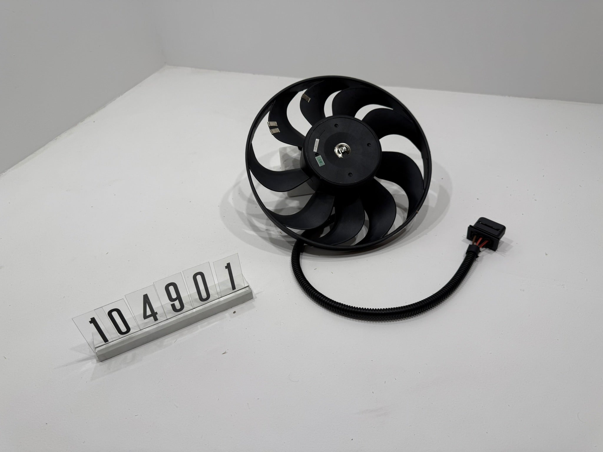 10481255; 104 9 01; 81 AUDI A3 8L AB ATEC ELEKTRO-KÜHLER-LÜFTER-RAD