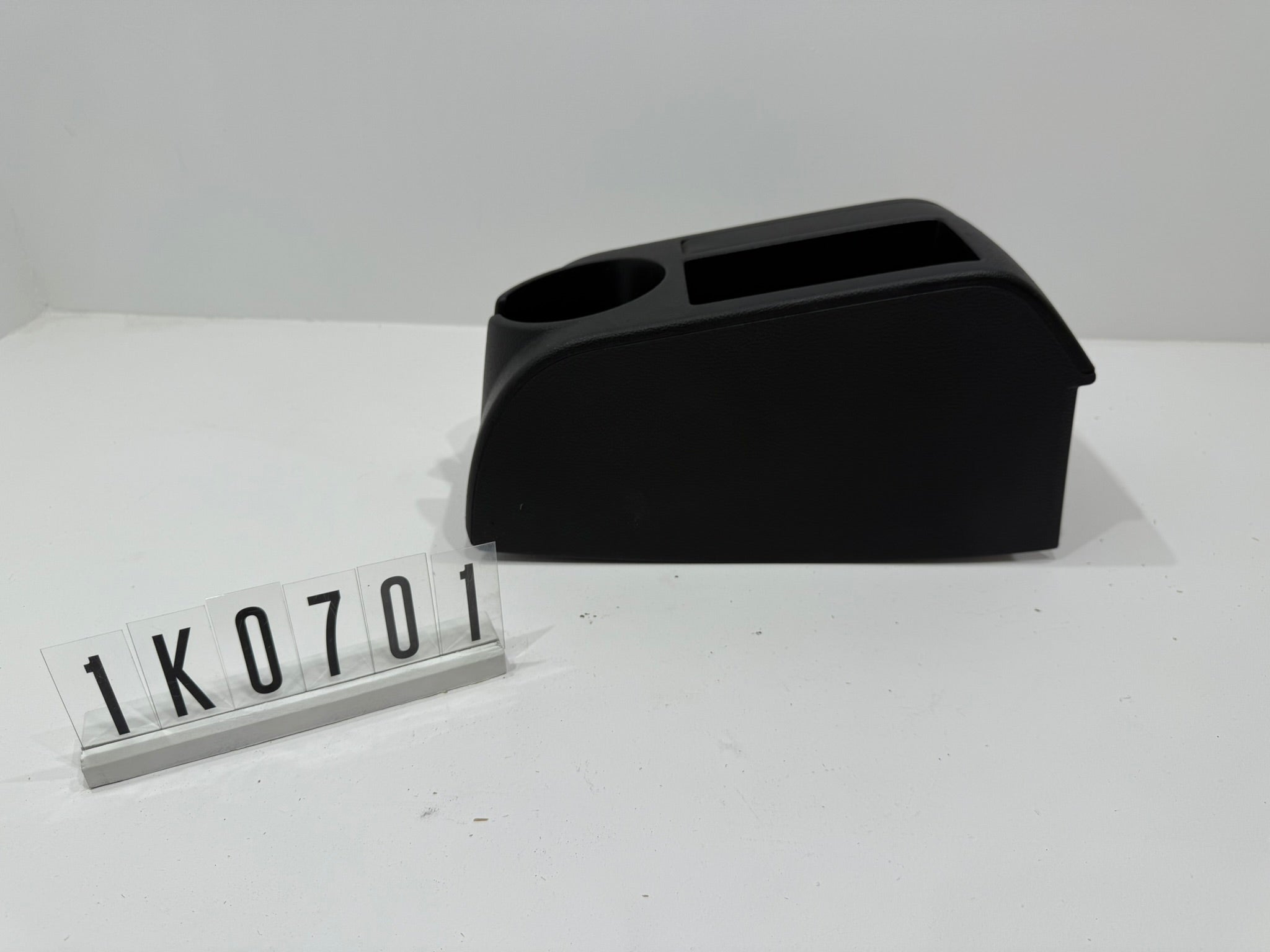 1K0863319; 1K0 7 01; 86VW Golf 5 Mittelkonsole Verkleidung Handbremse  Abdeckung Hinten