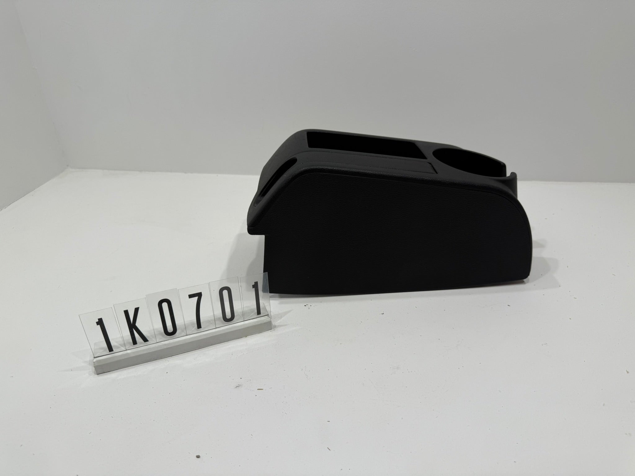 1K0863319; 1K0 7 01; 86VW Golf 5 Mittelkonsole Verkleidung Handbremse  Abdeckung Hinten