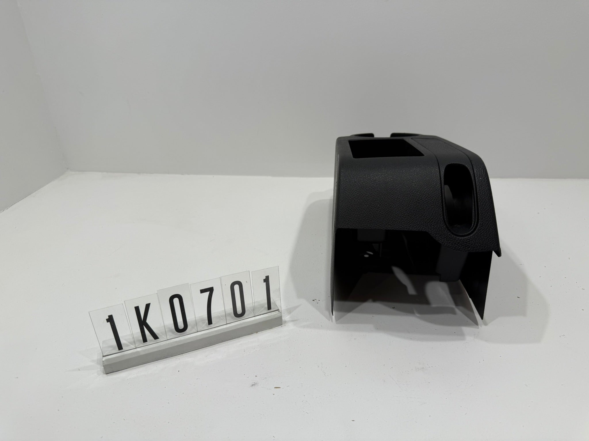 1K0863319; 1K0 7 01; 86VW Golf 5 Mittelkonsole Verkleidung Handbremse  Abdeckung Hinten
