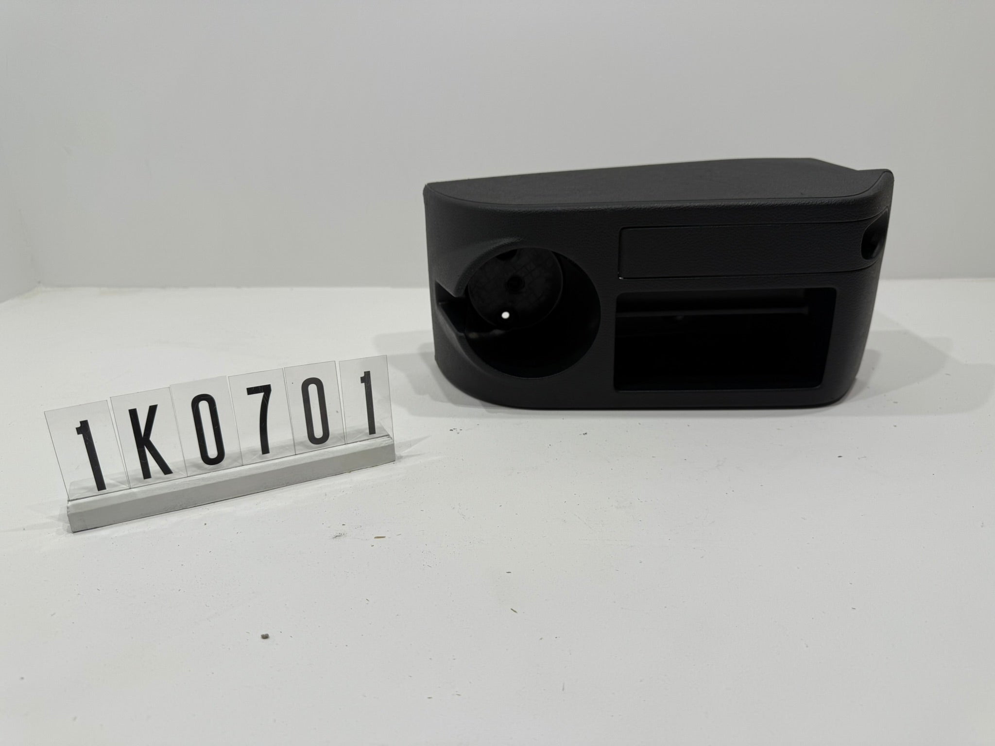 1K0863319; 1K0 7 01; 86VW Golf 5 Mittelkonsole Verkleidung Handbremse  Abdeckung Hinten