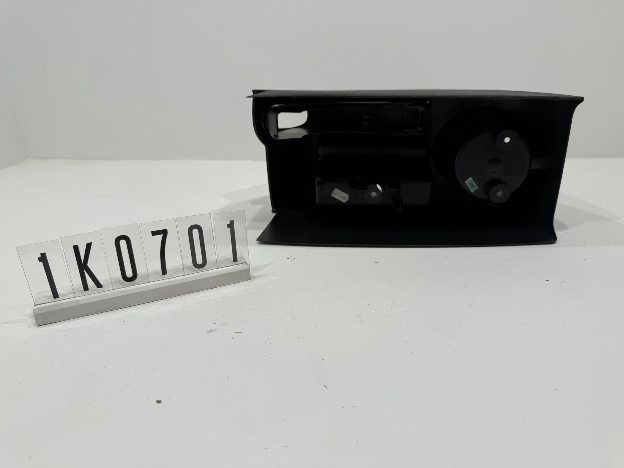 1K0863319; 1K0 7 01; 86VW Golf 5 Mittelkonsole Verkleidung Handbremse  Abdeckung Hinten