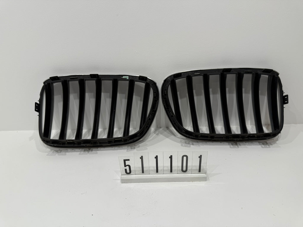 7210725 7210726; 511 1 01; 89 Links unnd Rechts BMW X3 F25 Kühlergrill