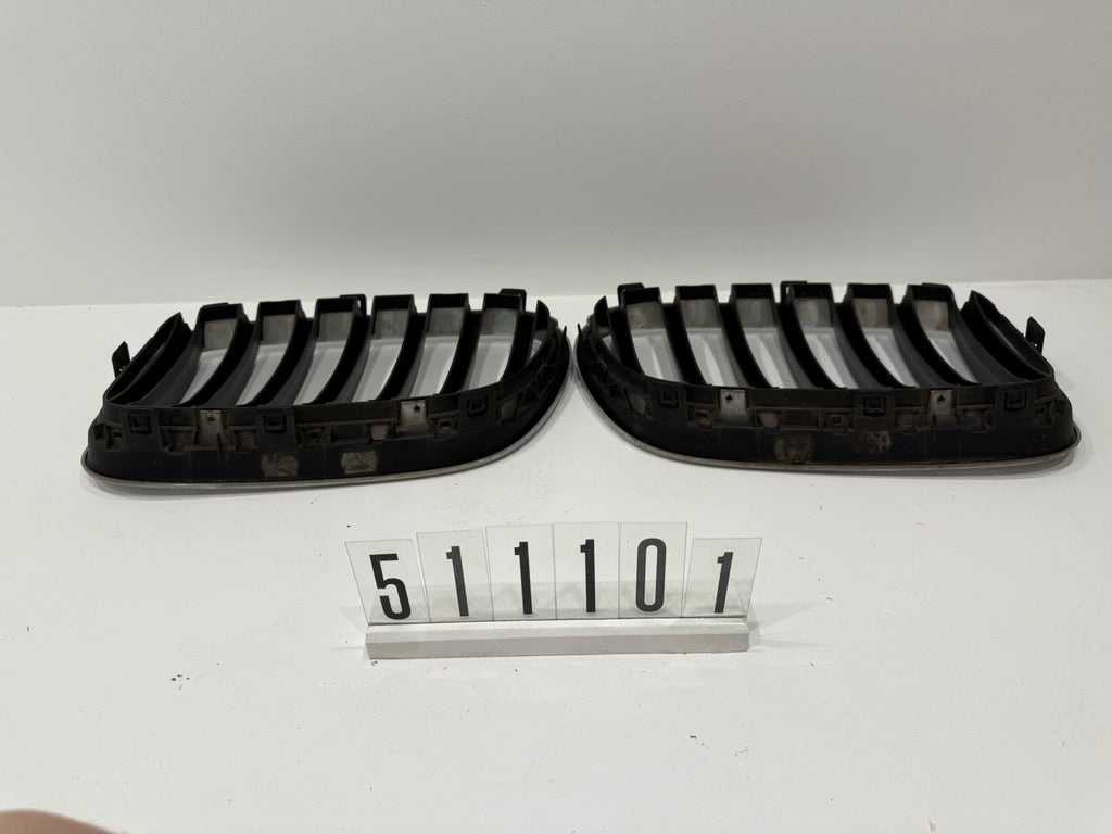 7210725 7210726; 511 1 01; 89 Links unnd Rechts BMW X3 F25 Kühlergrill