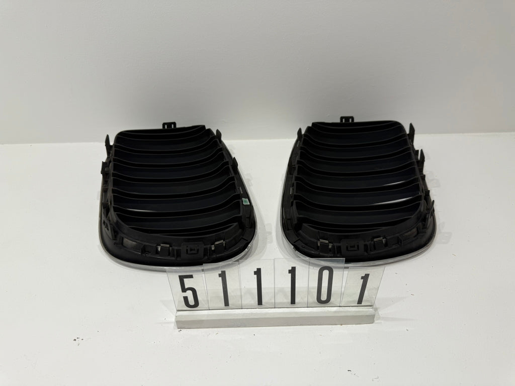 7210725 7210726; 511 1 01; 89 Links unnd Rechts BMW X3 F25 Kühlergrill
