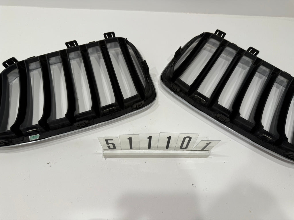 7210725 7210726; 511 1 01; 89 Links unnd Rechts BMW X3 F25 Kühlergrill