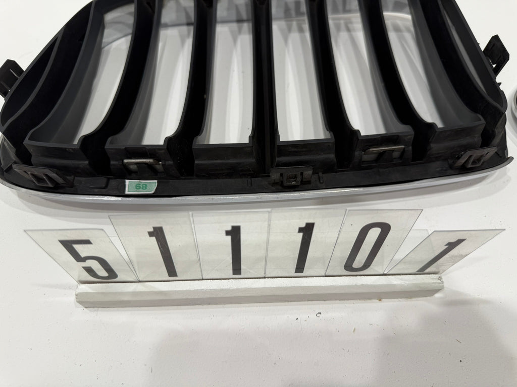 7210725 7210726; 511 1 01; 89 Links unnd Rechts BMW X3 F25 Kühlergrill