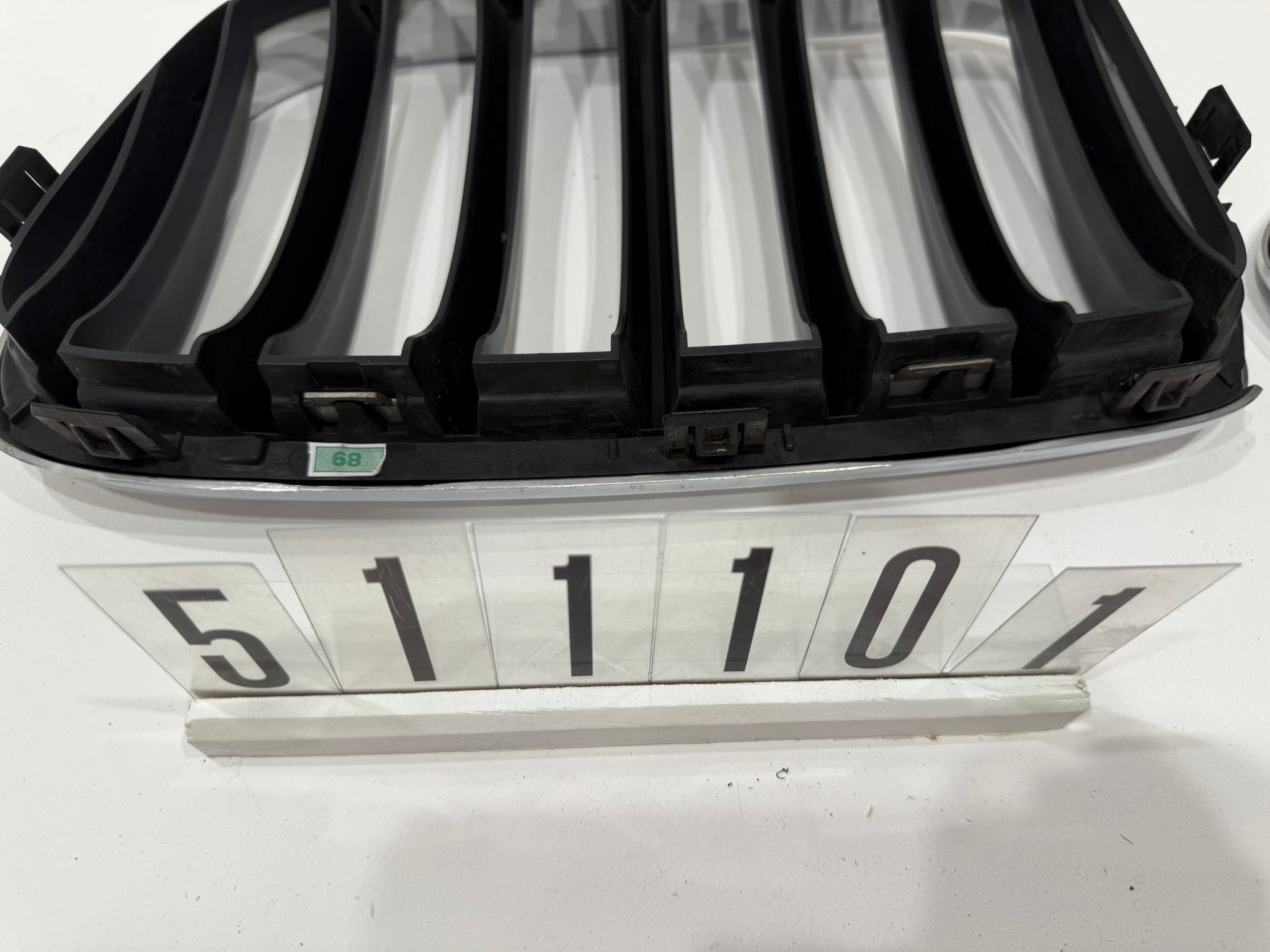 7210725 7210726; 511 1 01; 89 Links unnd Rechts BMW X3 F25 Kühlergrill