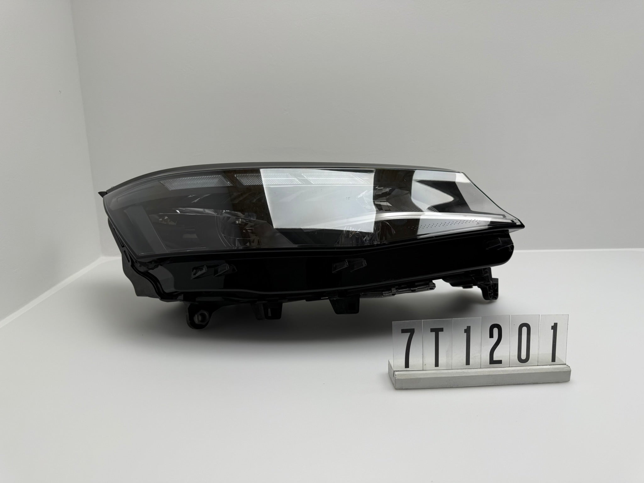 7T1.941.036.AC; 7T1 2 01; 90 VW T7 SCHEINWERFER RECHTS