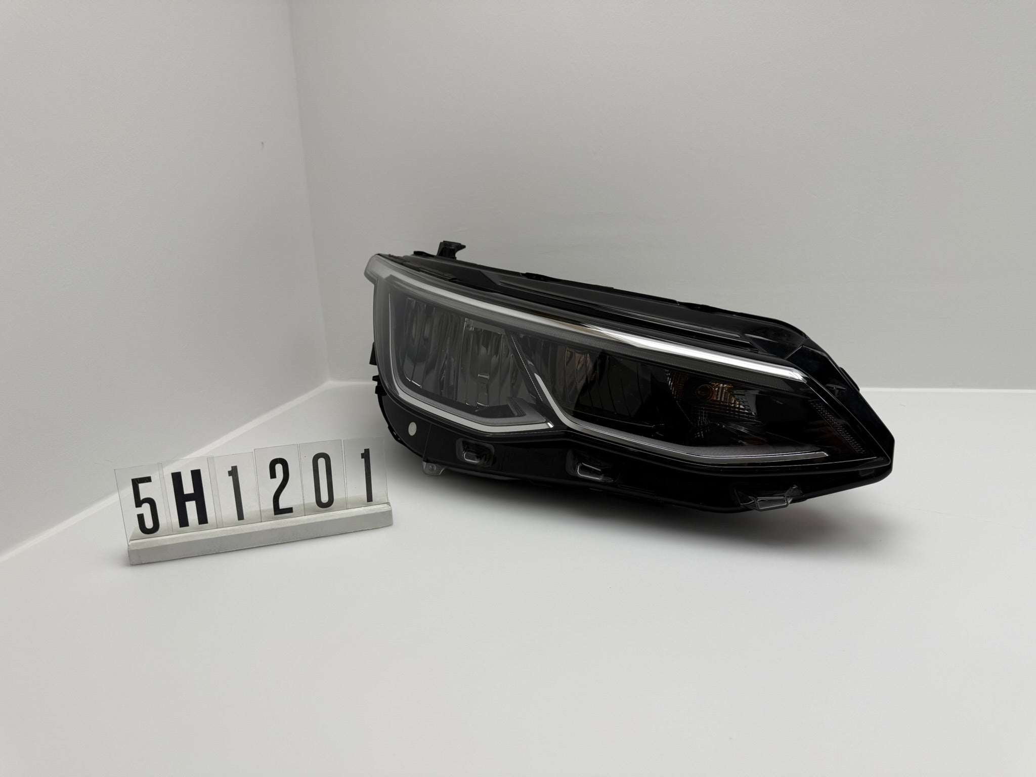 5H1.941.006.B; 5H1 2 01; 91 VW Golf VIII Full LED Frontscheinwerfer Rechts