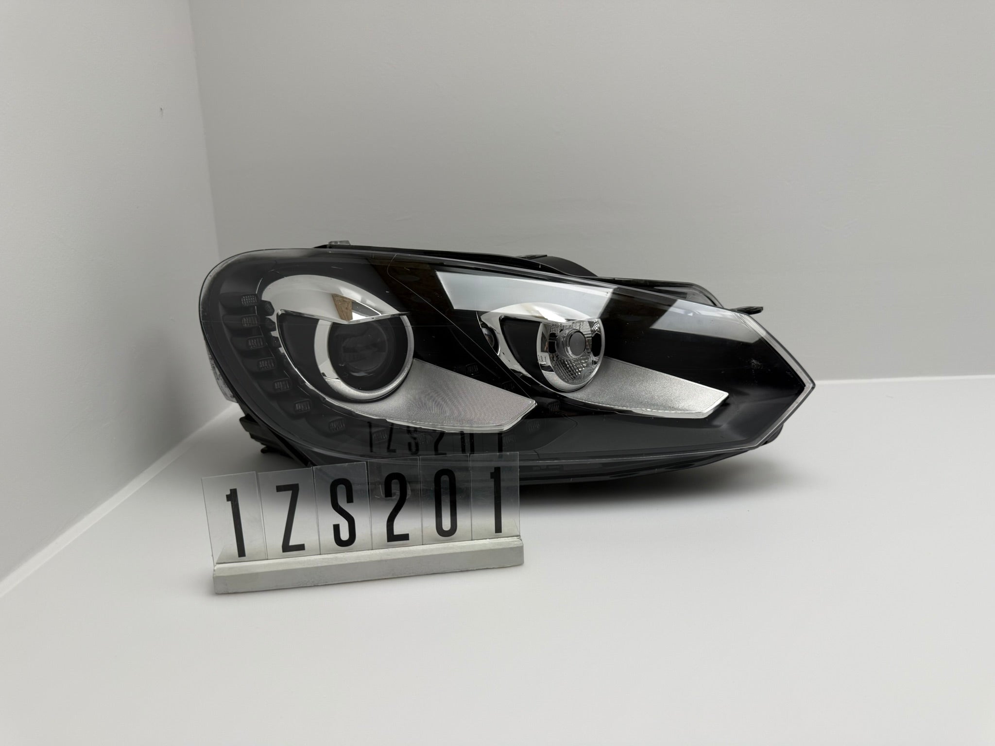 1ZS 009 902-78; 1ZS 2 01; 91  VW Golf VI (5K1) Bi-Xenon PY21W Frontscheinwerfer Rechts