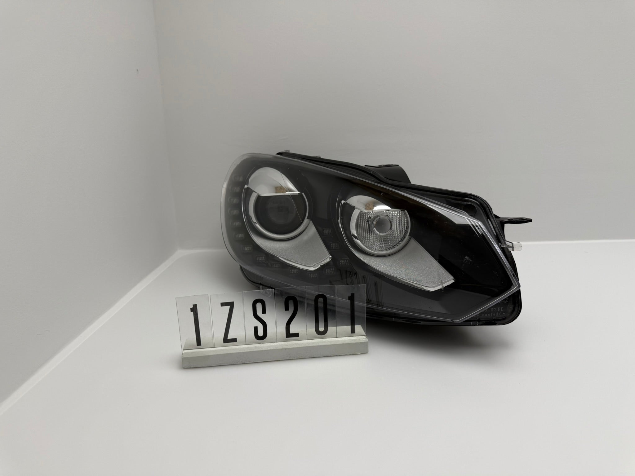 1ZS 009 902-78; 1ZS 2 01; 91  VW Golf VI (5K1) Bi-Xenon PY21W Frontscheinwerfer Rechts