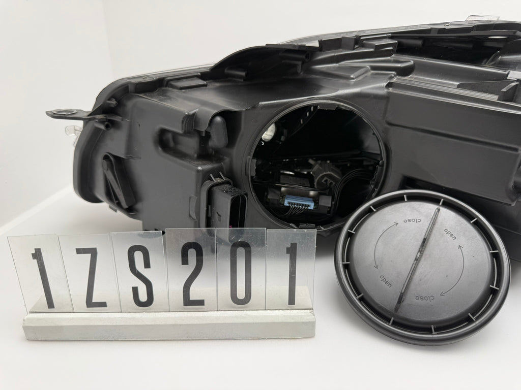 1ZS 009 902-78; 1ZS 2 01; 91  VW Golf VI (5K1) Bi-Xenon PY21W Frontscheinwerfer Rechts