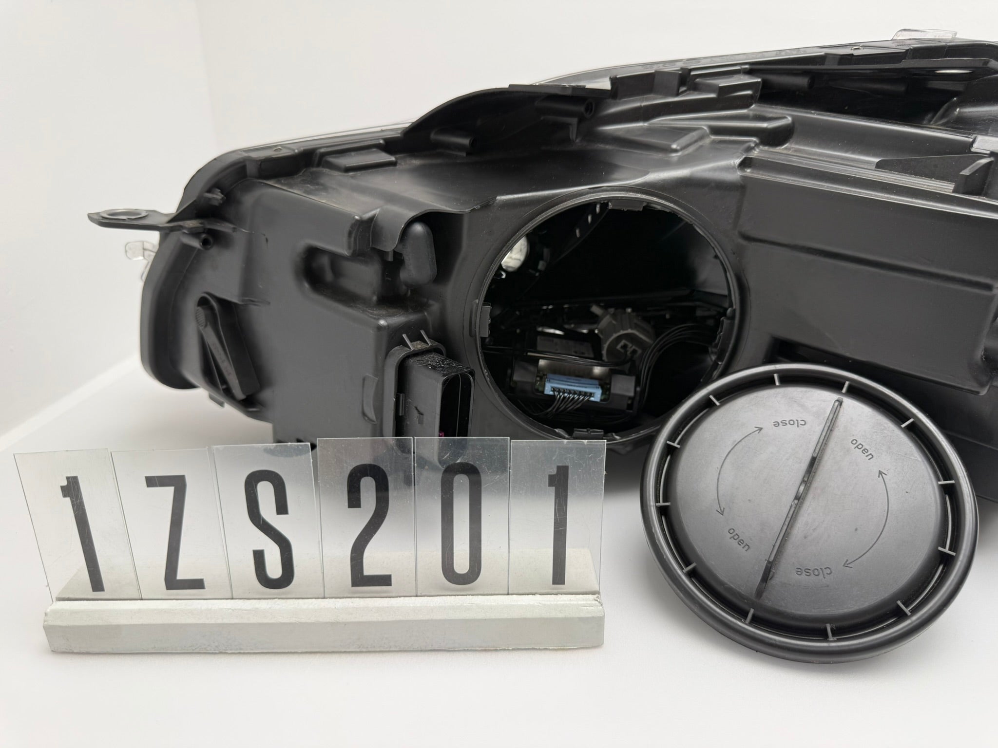 1ZS 009 902-78; 1ZS 2 01; 91  VW Golf VI (5K1) Bi-Xenon PY21W Frontscheinwerfer Rechts