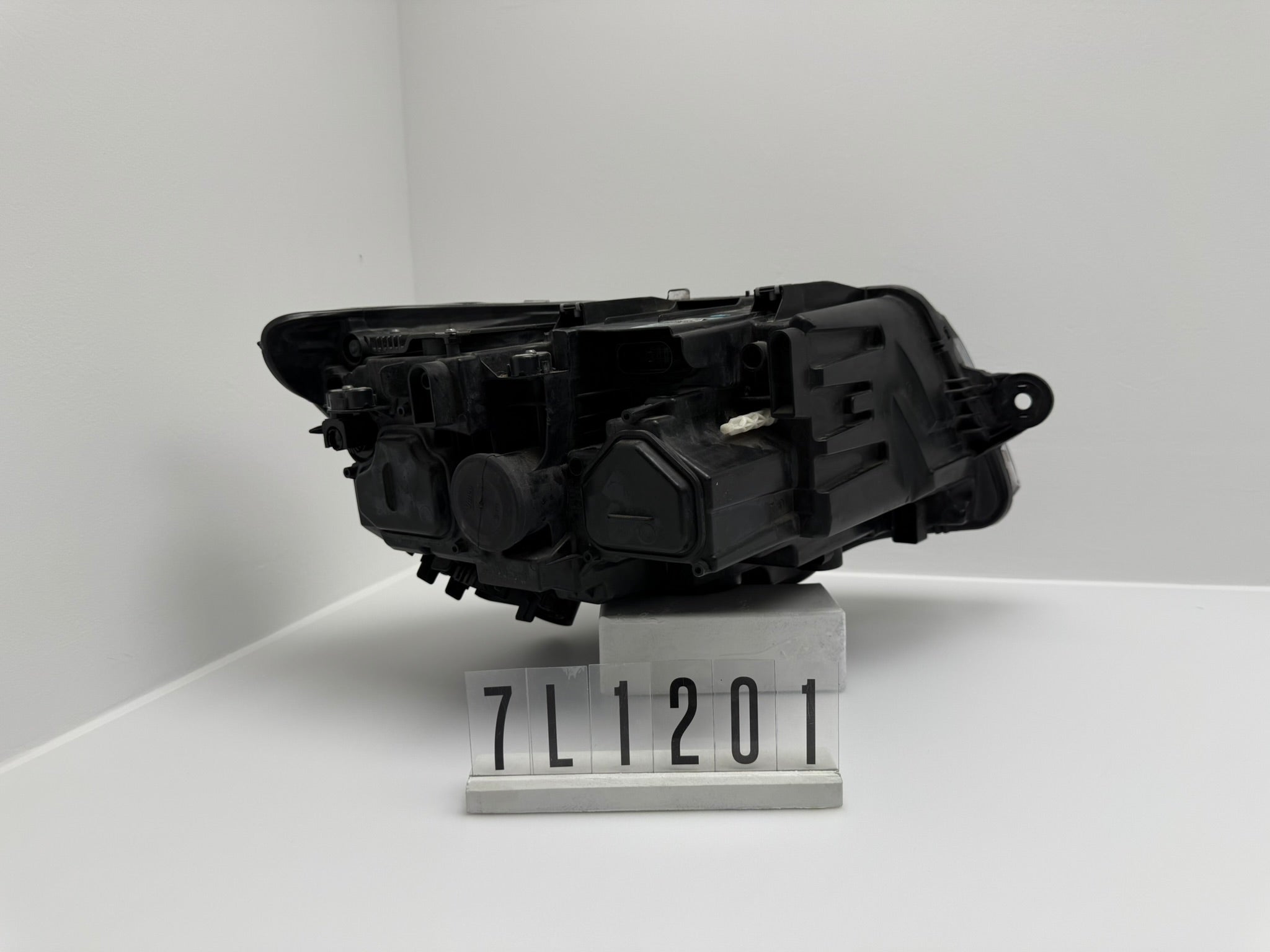 7L1.941.035.A; 7L1 2 01; 94 VW T6.1 Scheinwerfer LED