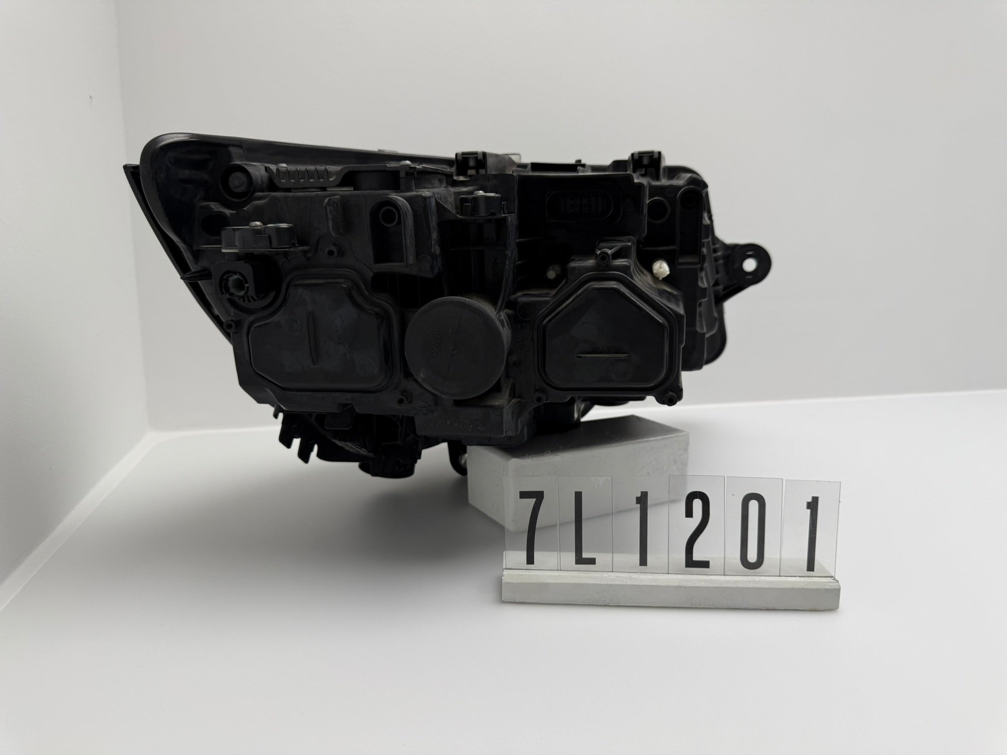 7L1.941.035.A; 7L1 2 01; 94 VW T6.1 Scheinwerfer LED