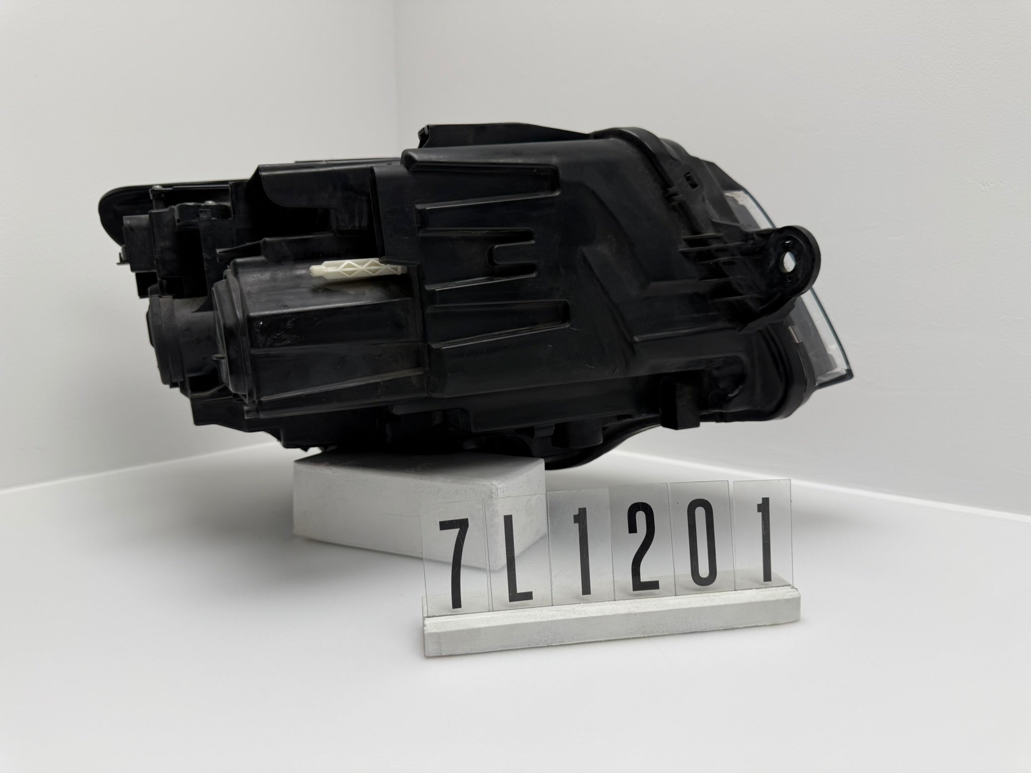 7L1.941.035.A; 7L1 2 01; 94 VW T6.1 Scheinwerfer LED