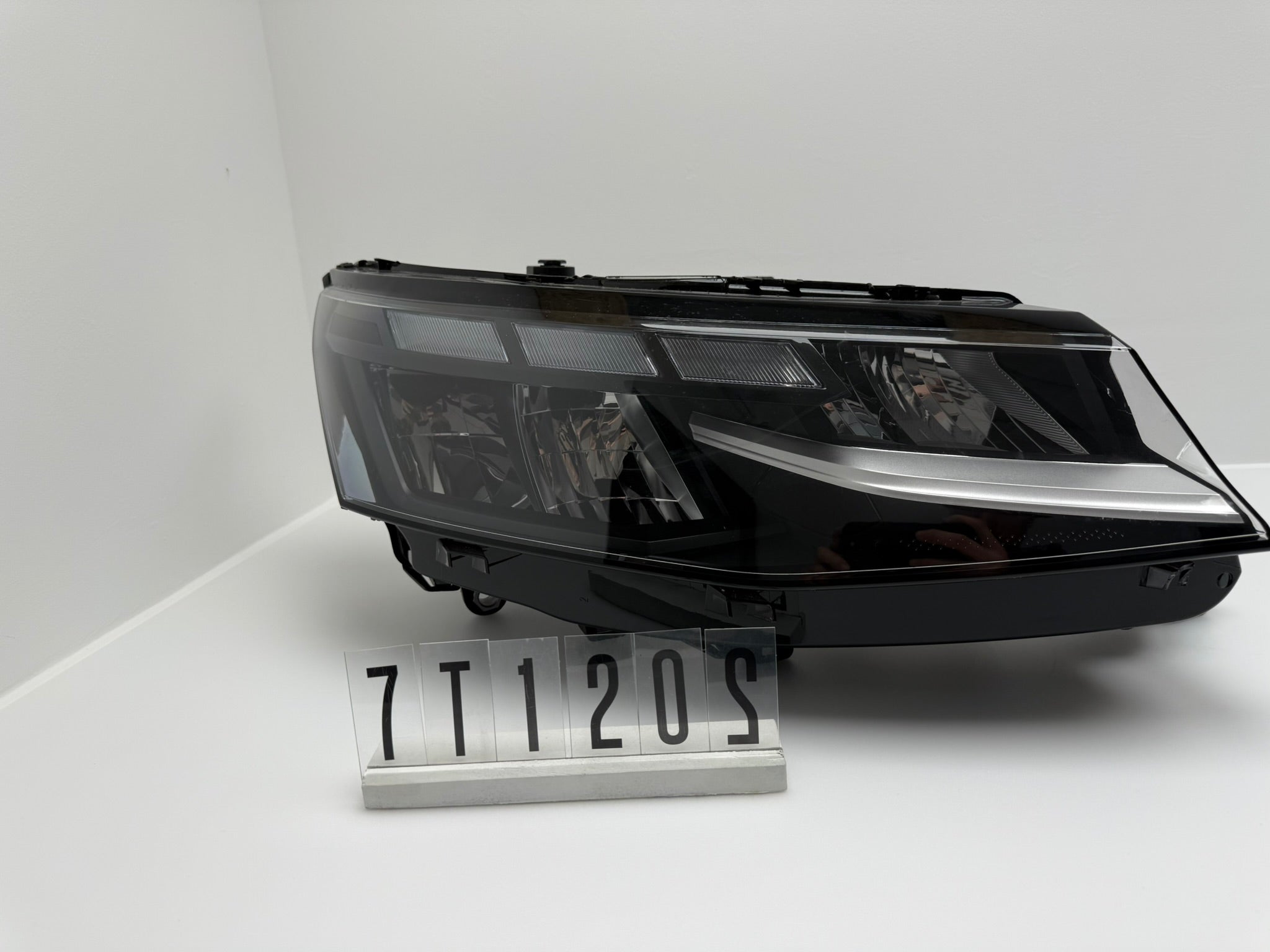 7T1.941.036.A; 7T1 2 02; 95 VW T7 SCHEINWERFER RECHTS