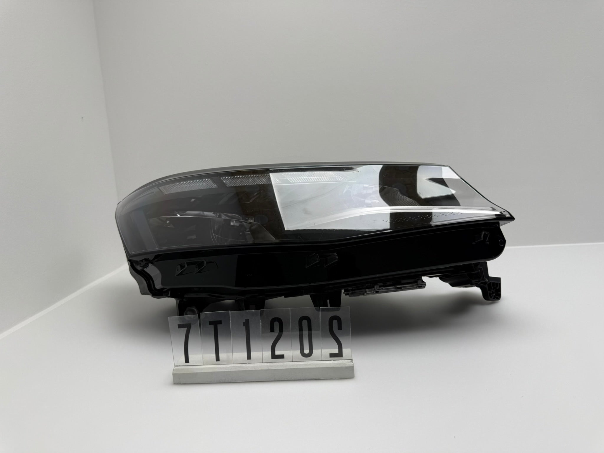 7T1.941.036.A; 7T1 2 02; 95 VW T7 SCHEINWERFER RECHTS